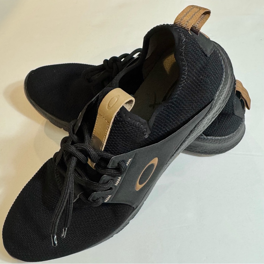 Oakley men’s shoes 11 black tan